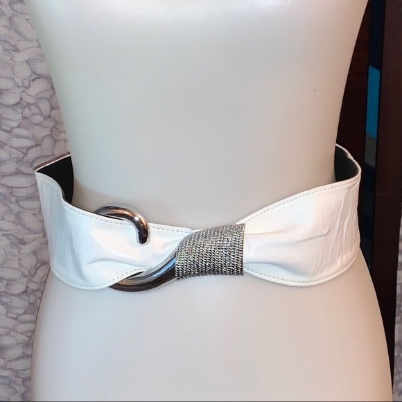 Magid White leather cummerbund style belt. - Picture 2 of 9